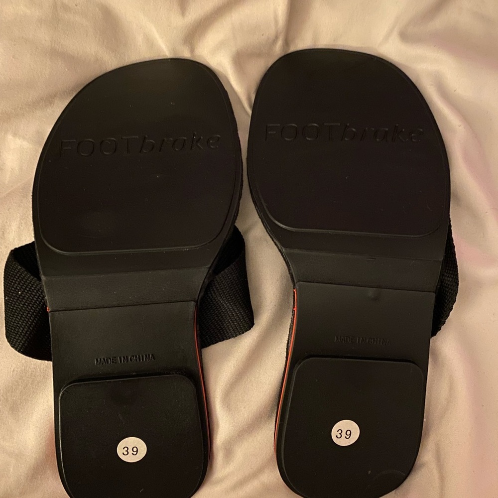 FootBrake Footwear Women’s Small 6 - 7.5 Black female fold up shoe-durable NWOT - Picture 2 of 5